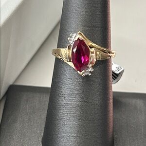442470 10k yg Ruby Ring 2.8g